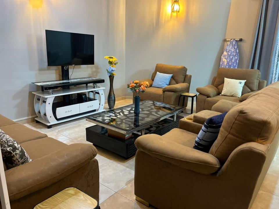 Communal lounge/ TV room, TV and multimedia, Living room, Seating area