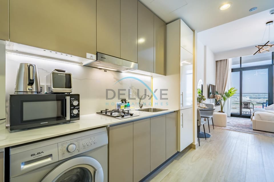 Kitchen or kitchenette, stove, toaster, washing machine