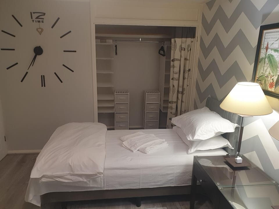 Bed, Bedroom, towels, wardrobe