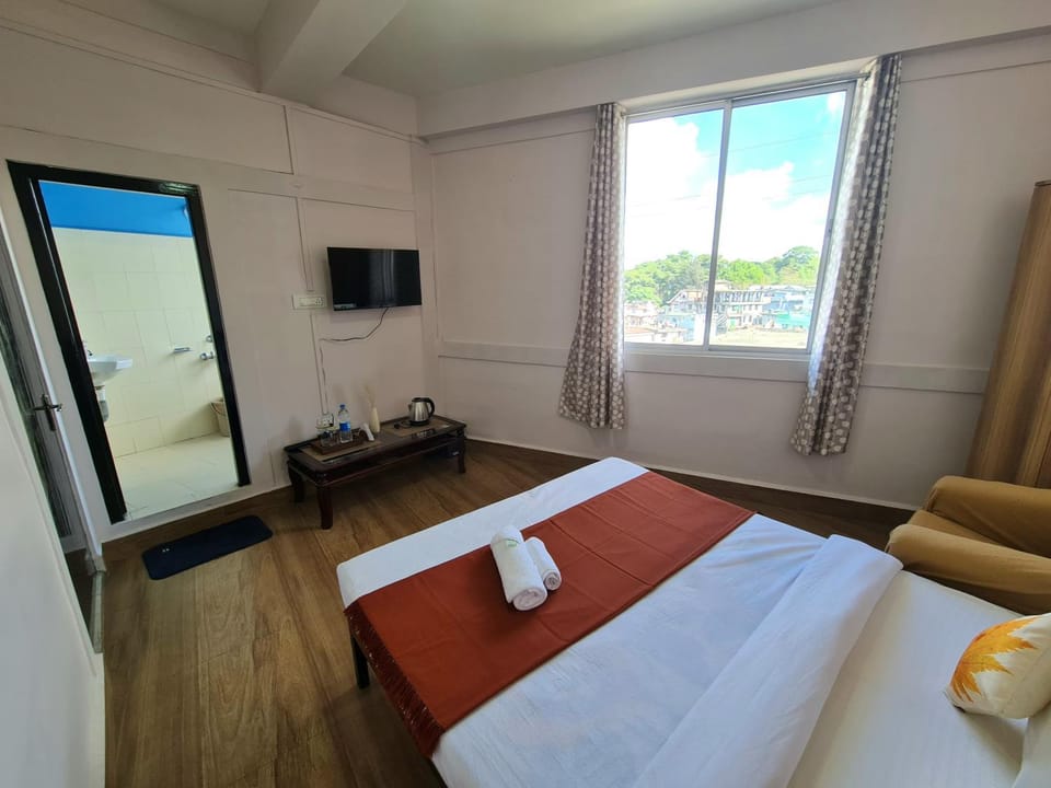 Communal lounge/ TV room, Bed, TV and multimedia, Photo of the whole room, Bedroom, towels