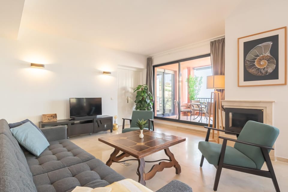 Communal lounge/ TV room, TV and multimedia, Living room, Seating area