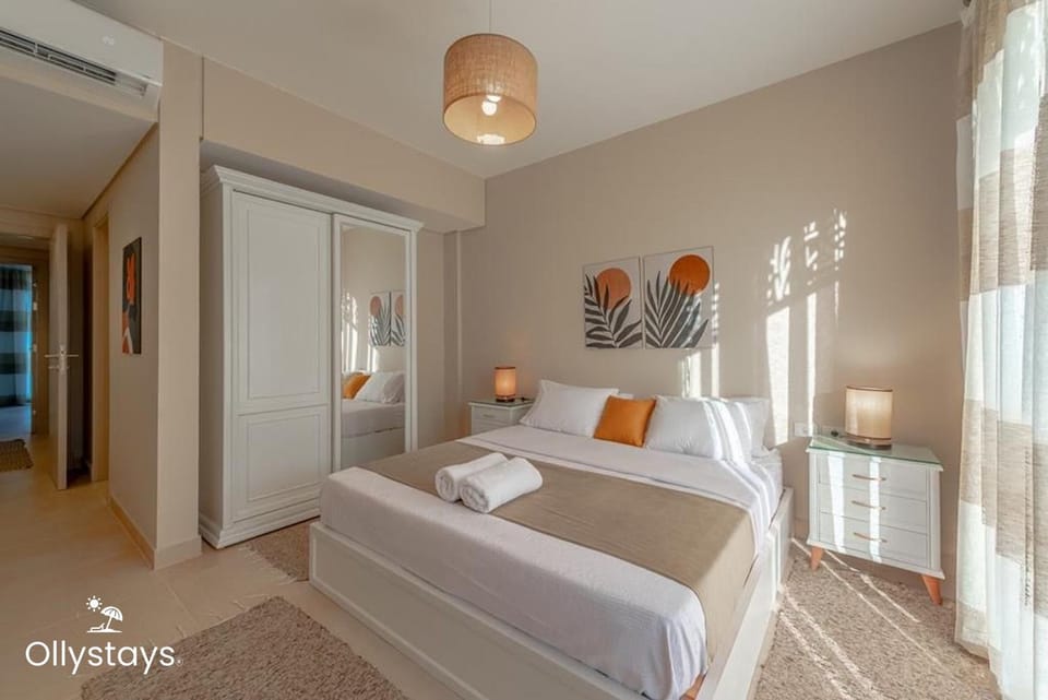 Bed, Photo of the whole room, Bedroom, towels, wardrobe