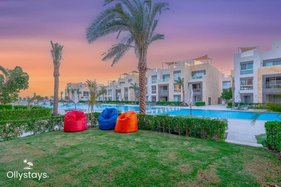 Garden, Garden view, Pool view, Swimming pool, sunbed