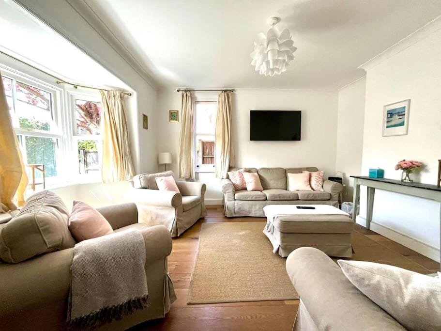 TV and multimedia, Living room, Photo of the whole room
