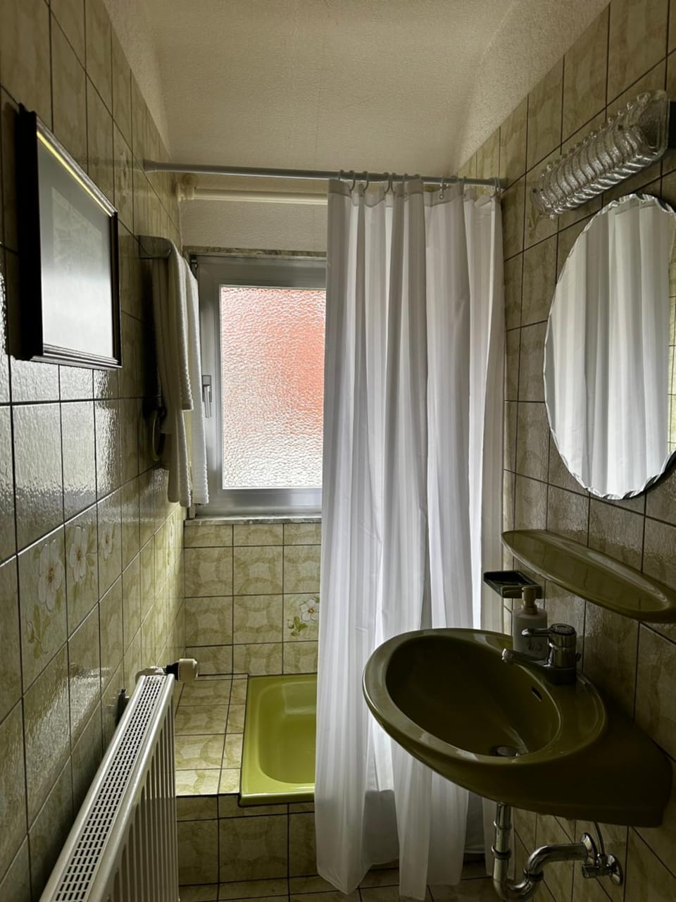 Shower, towels