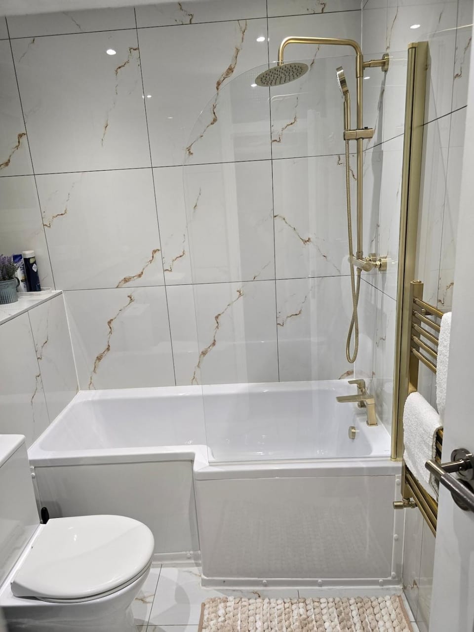 Contemporary & Spacious 1BD - Fireplace with Modern Comforts Apartment in London Borough of Hackney