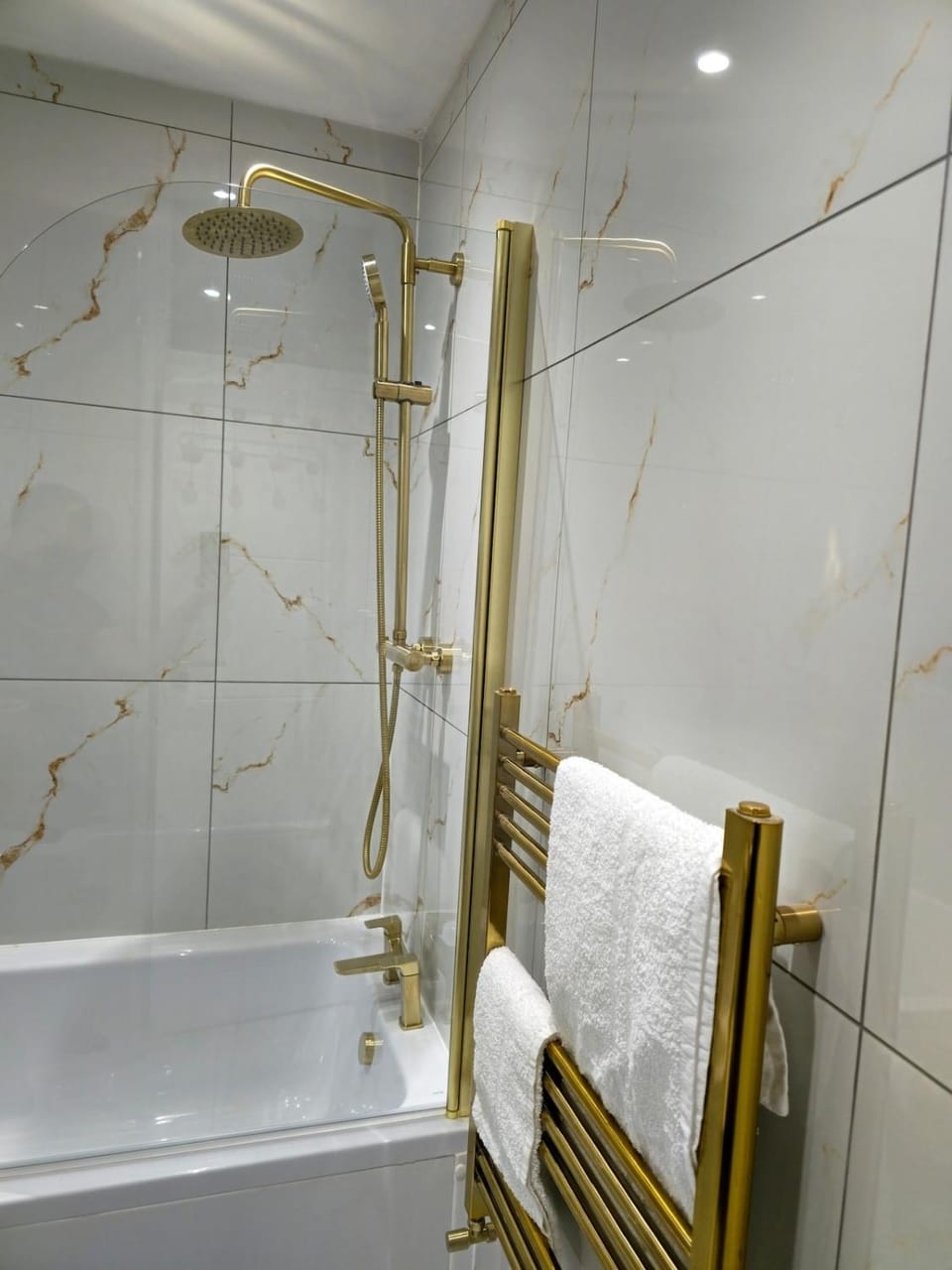Contemporary & Spacious 1BD - Fireplace with Modern Comforts Apartment in London Borough of Hackney