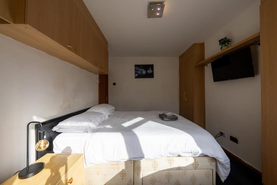 TV and multimedia, Evening entertainment, Bedroom