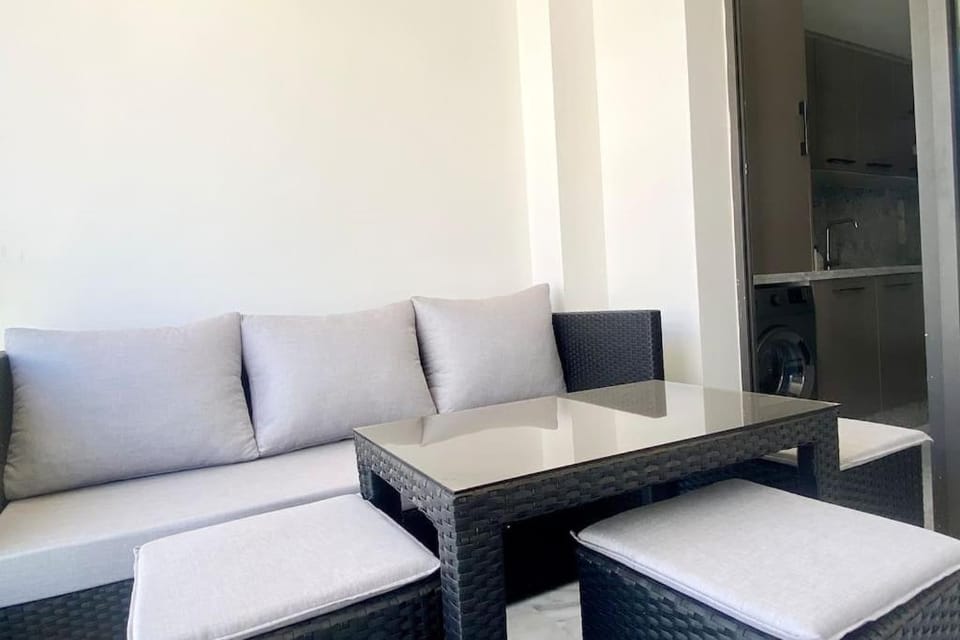 Balcony/Terrace, furniture