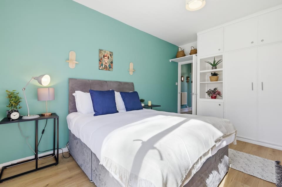 Bed, Photo of the whole room, Bedroom, towels, wardrobe