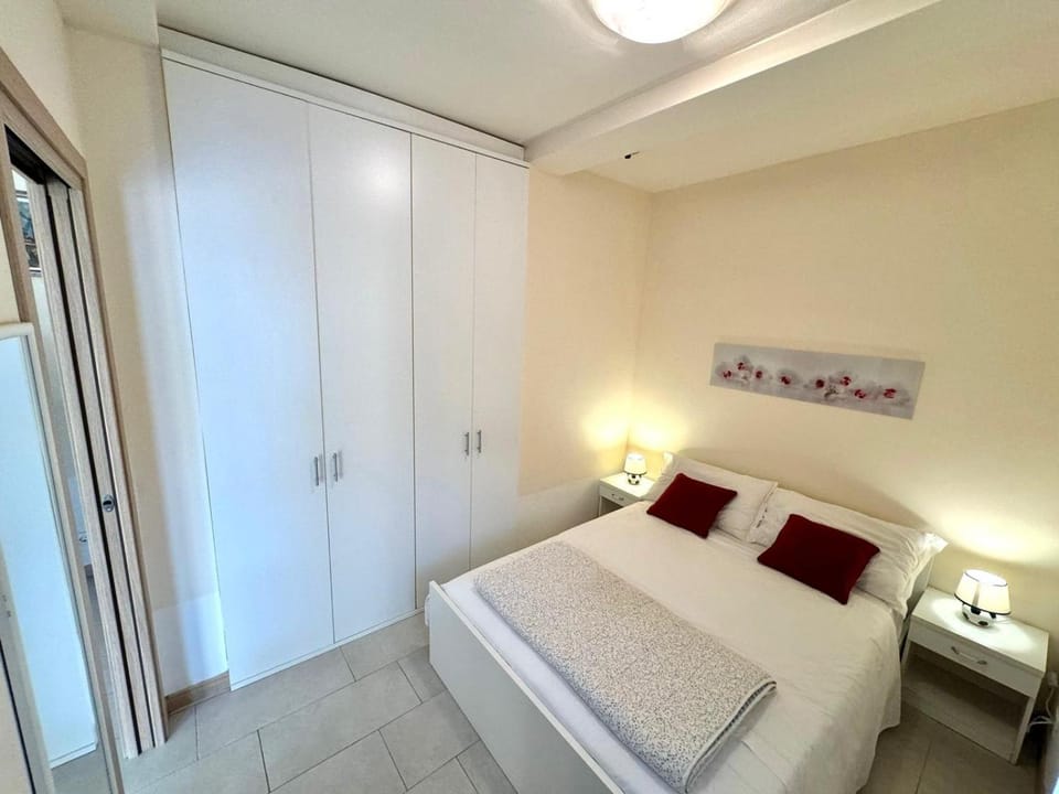 Bed, Photo of the whole room, Bedroom, wardrobe