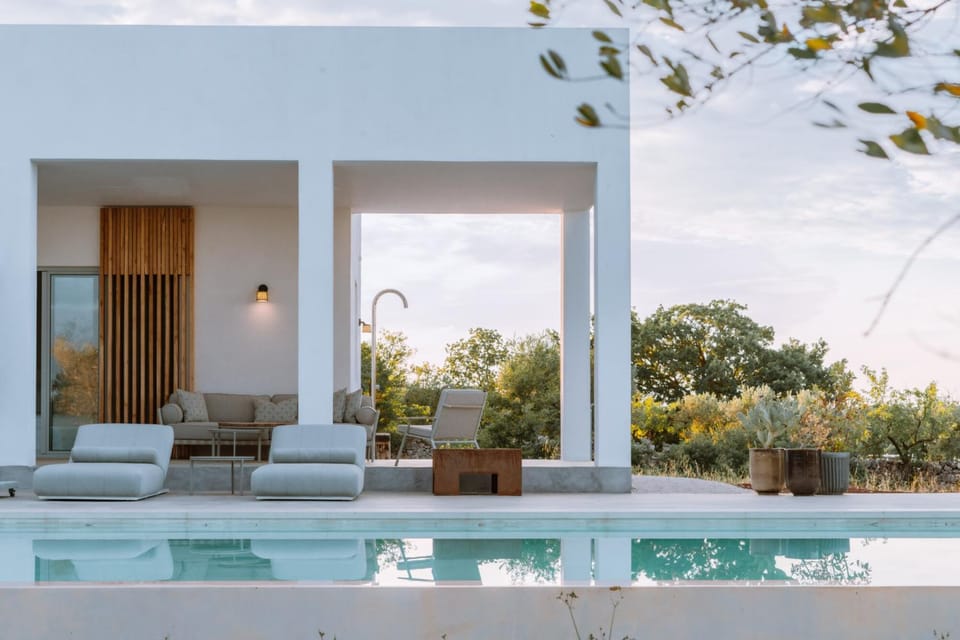 Property building, Patio, Day, Natural landscape, Seating area, Pool view, Swimming pool, sunbed