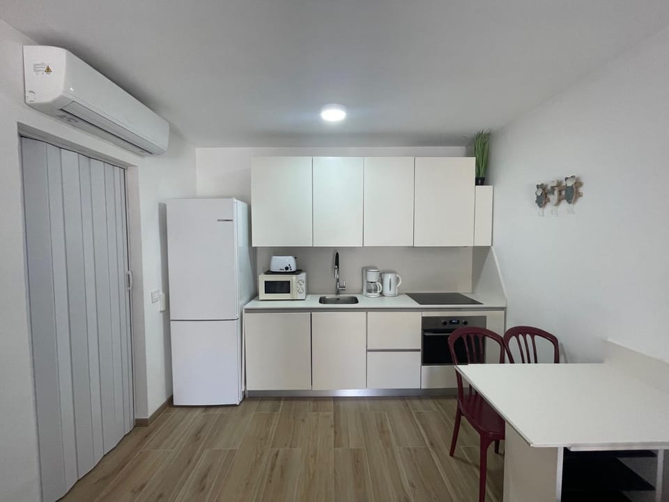 Kitchen or kitchenette, Dining area, dishwasher, oven, stove, toaster