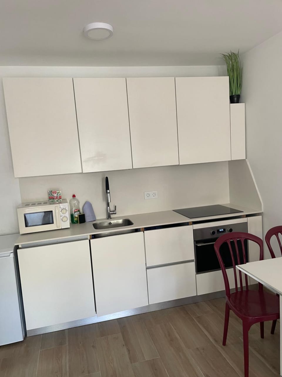 Kitchen or kitchenette, Dining area, stove