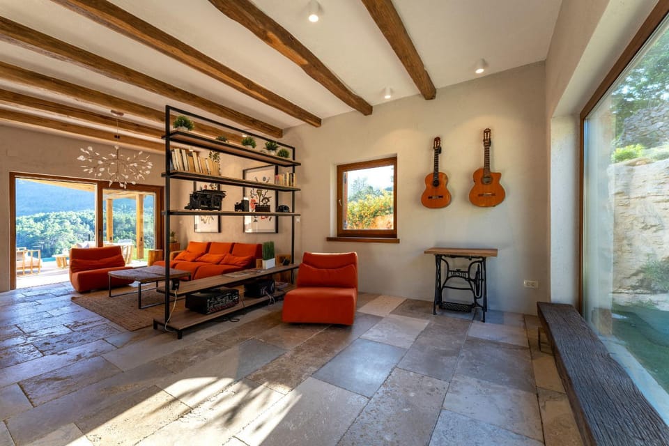 Communal lounge/ TV room, Living room