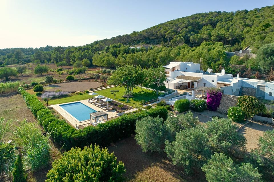 Property building, Natural landscape, Mountain view, Swimming pool
