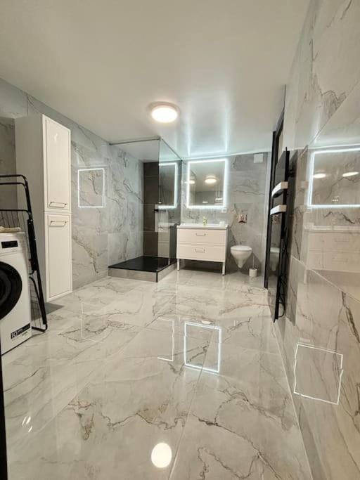 Shower, Bathroom, washing machine