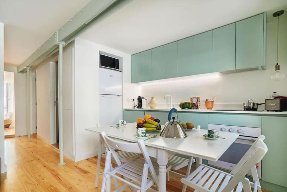 Modern Flat with large garden and terrace right next Estrela Park Apartment in Lisbon