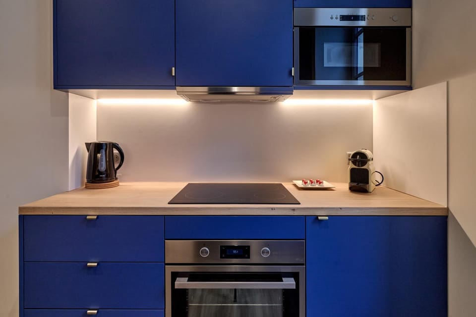 Coffee/tea facilities, Kitchen or kitchenette, dishwasher, microwave, oven, stove