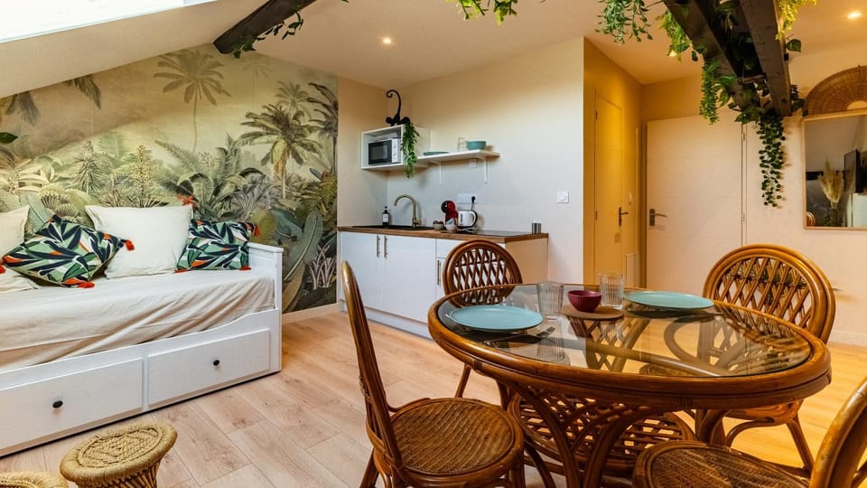 Bed, Living room, Dining area