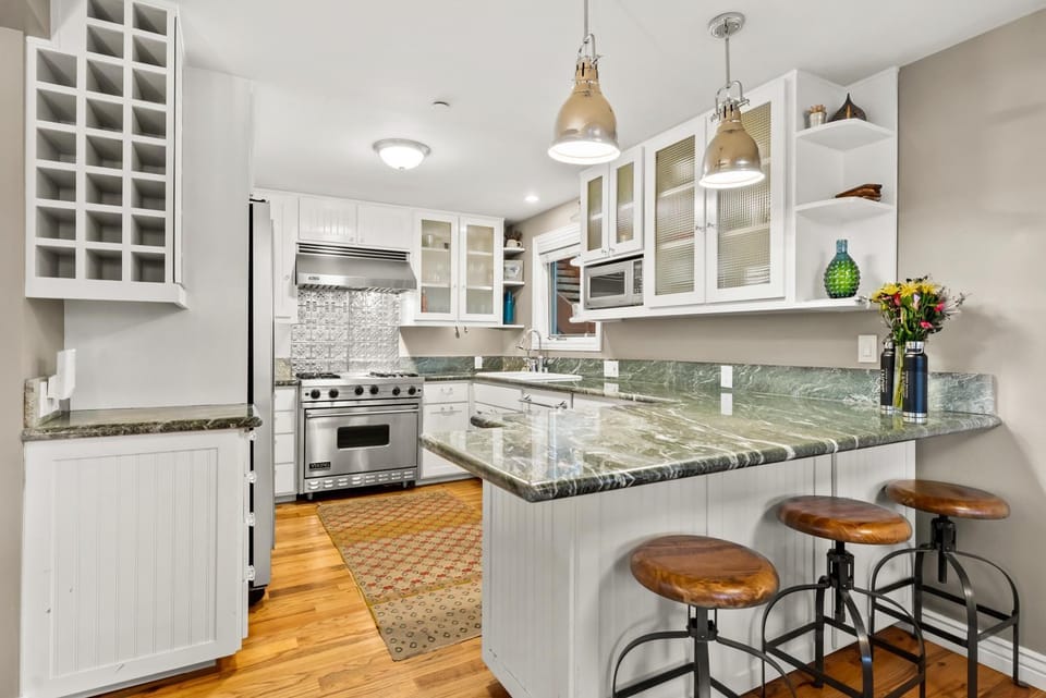 Walk to Main Street, Large beautiful Home, Private Tub, 3BR House in Park City