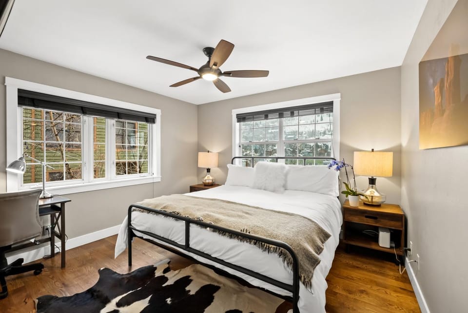 Walk to Main St, Luxurious Family Home, 3 BR, Amazing Deck with Private Hot Tub and Downtown Views House in Park City