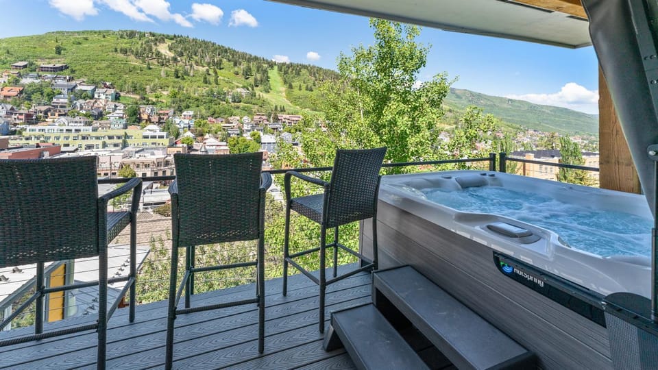 Walk to Main St, Luxurious Family Home, 3 BR, Amazing Deck with Private Hot Tub and Downtown Views House in Park City