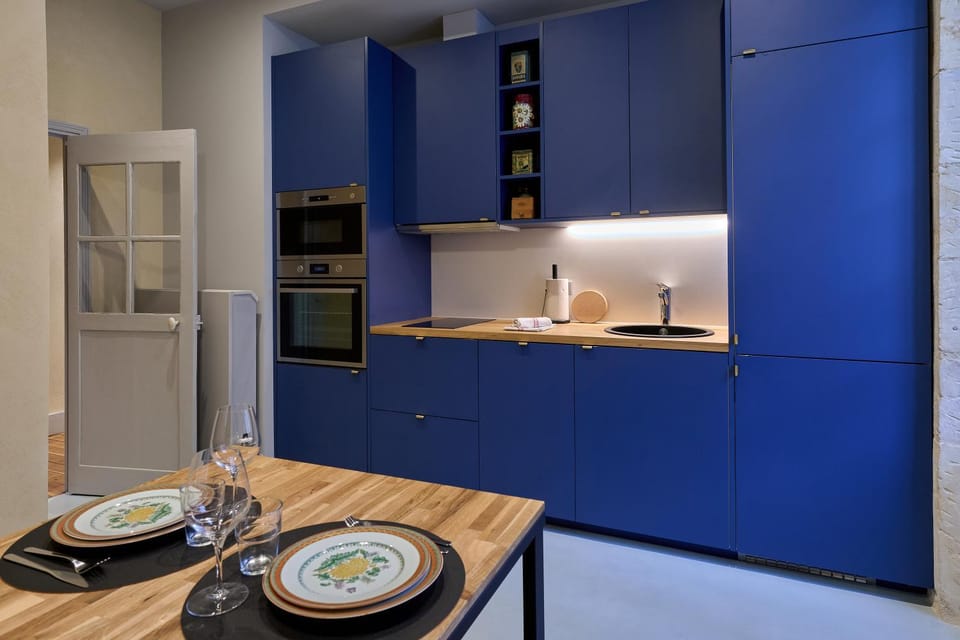Kitchen or kitchenette, Dining area, oven, stove