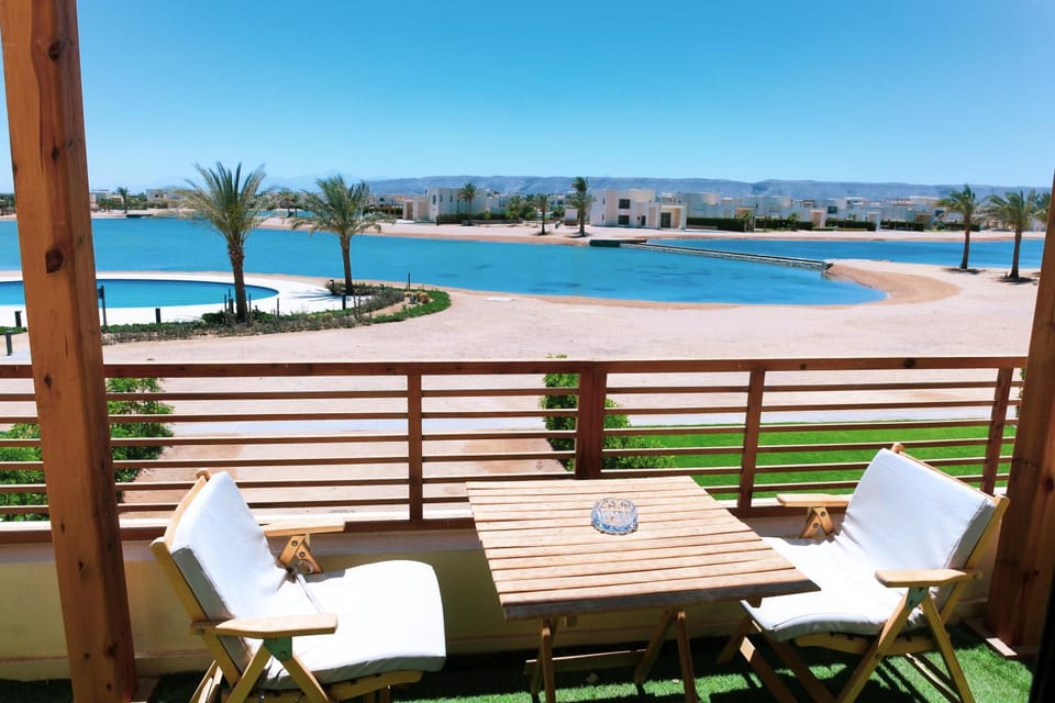 Property building, Day, Balcony/Terrace, Living room, Dining area, Sea view, Swimming pool