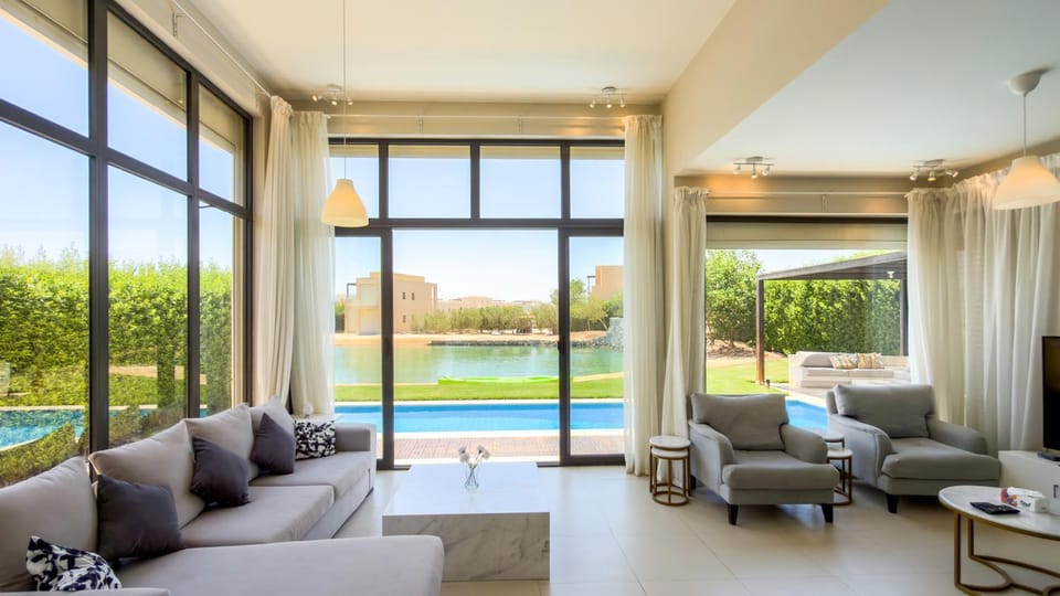 Patio, Natural landscape, Garden, Living room, Seating area, Garden view, Pool view, Swimming pool, sunbed