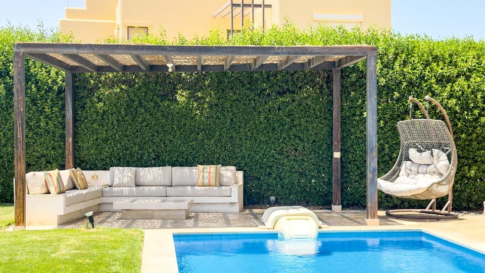 Patio, Day, Natural landscape, Living room, Swimming pool, sunbed