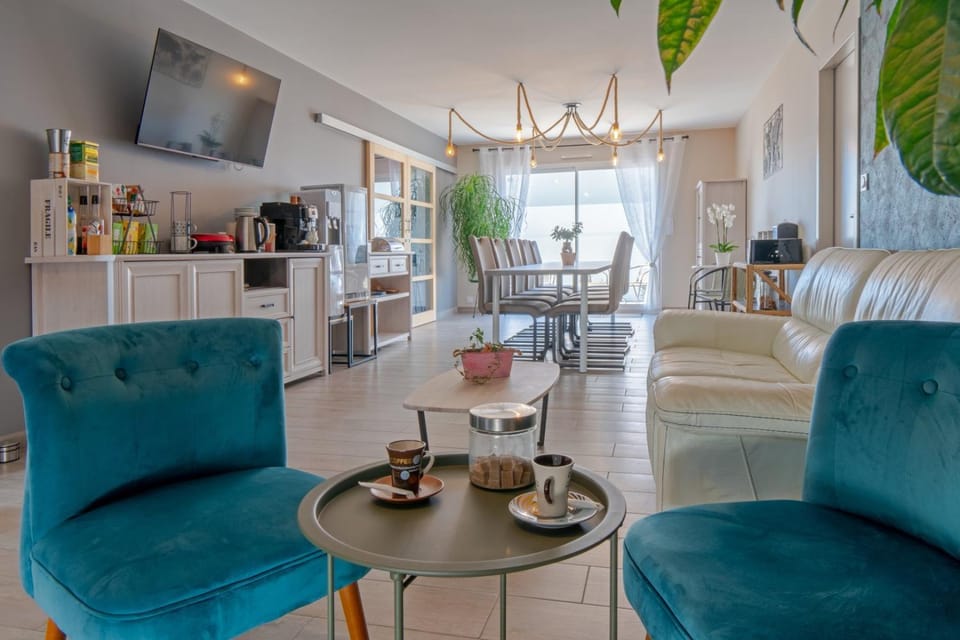 Communal lounge/ TV room, Lounge or bar, Seating area