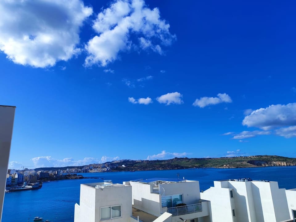 HORIZON SUITES by the Sea Apartment in Saint Paul's Bay