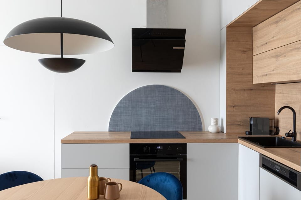 Coffee/tea facilities, Kitchen or kitchenette, Dining area, oven, toaster
