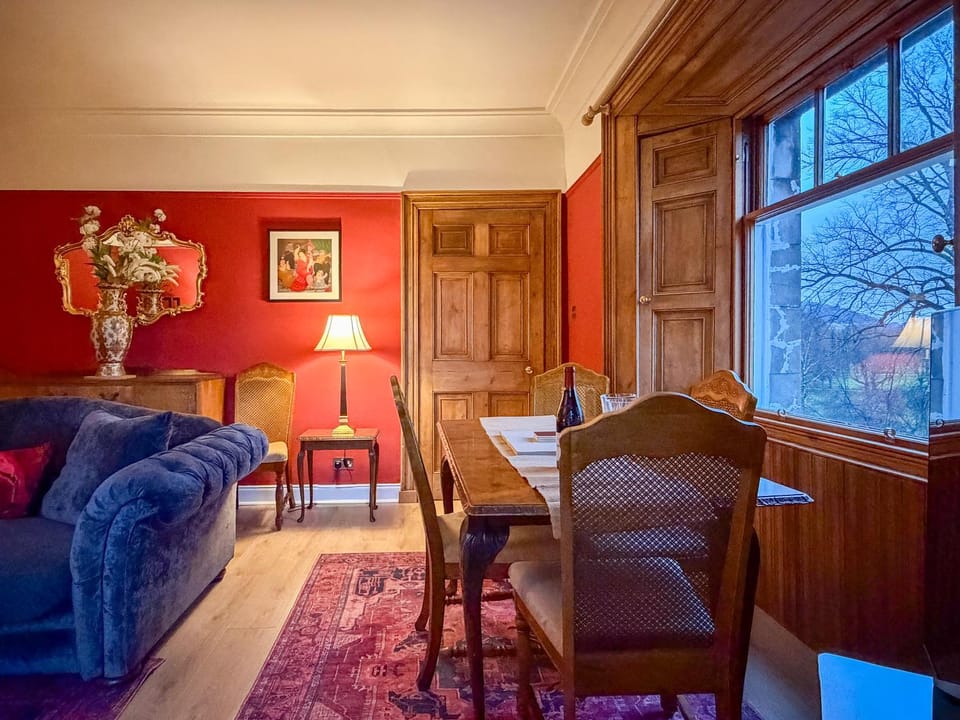 View (from property/room), Decorative detail, Dining area