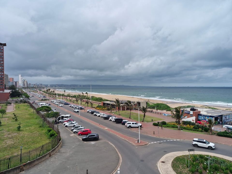 Communal lounge/ TV room, Natural landscape, Bird's eye view, Beach, City view, Sea view, Street view