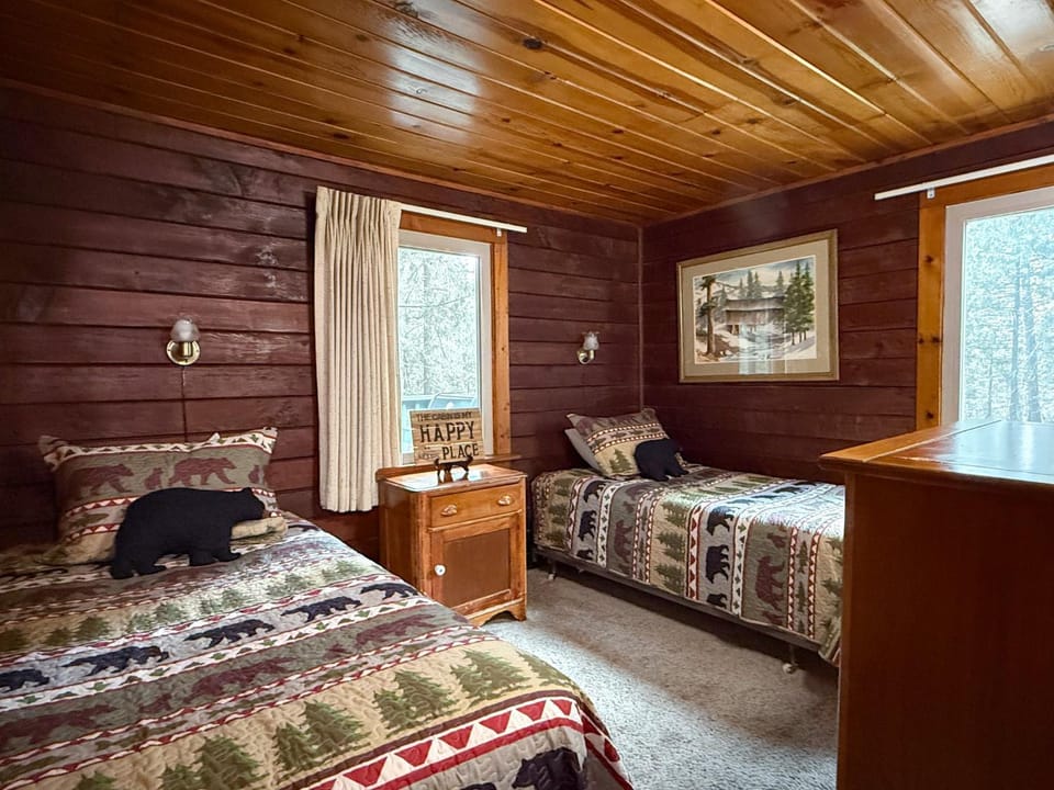 10 Little Cabin In The Woods Cabin in Sierra Nevada