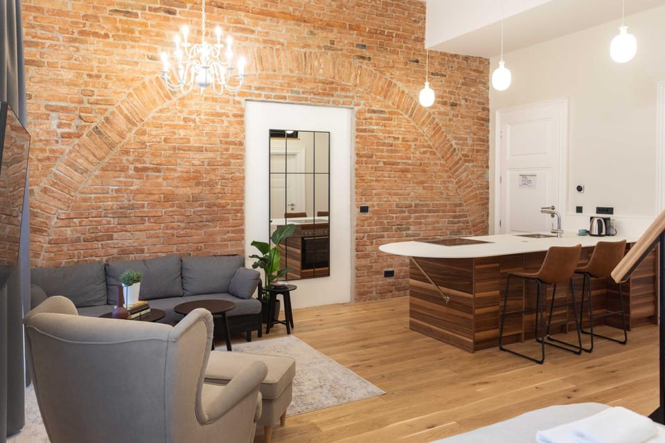 Kitchen or kitchenette, Seating area