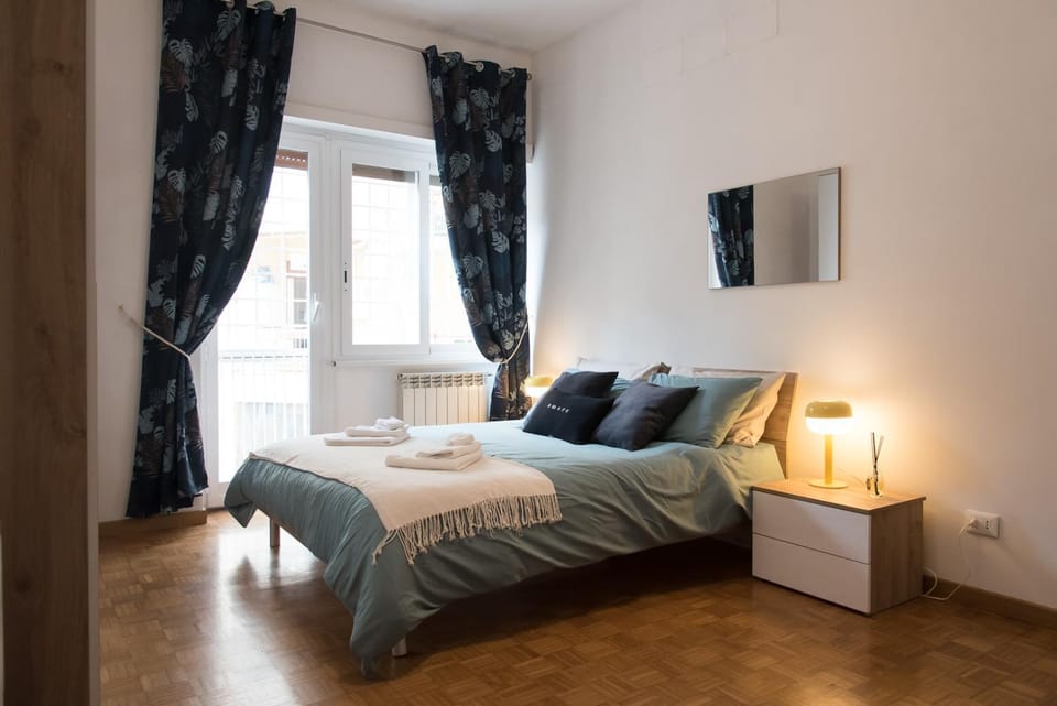 Bed, Photo of the whole room, Bedroom