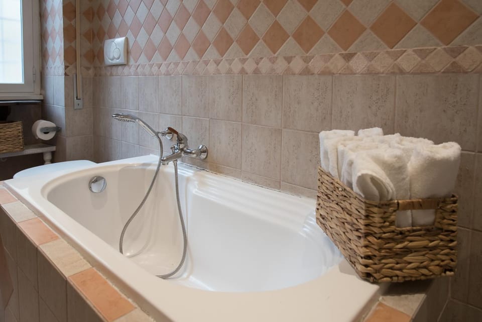 Bathroom, Bath, towels