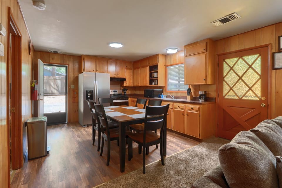17C New Beginnings at The Redwoods In Yosemite House in Sierra Nevada