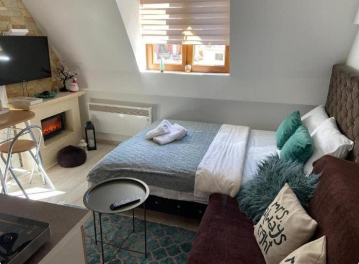 Bed, Bedroom