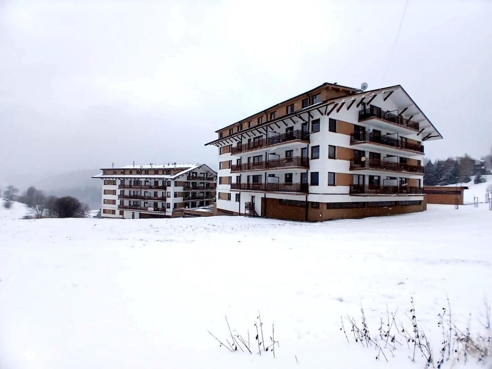 Property building, Off site, Neighbourhood, Natural landscape