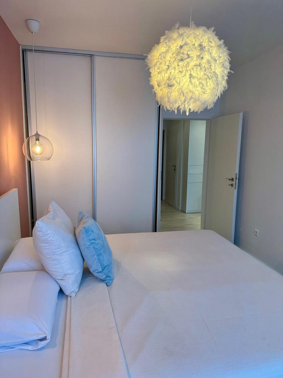 Photo of the whole room, Bedroom, wardrobe