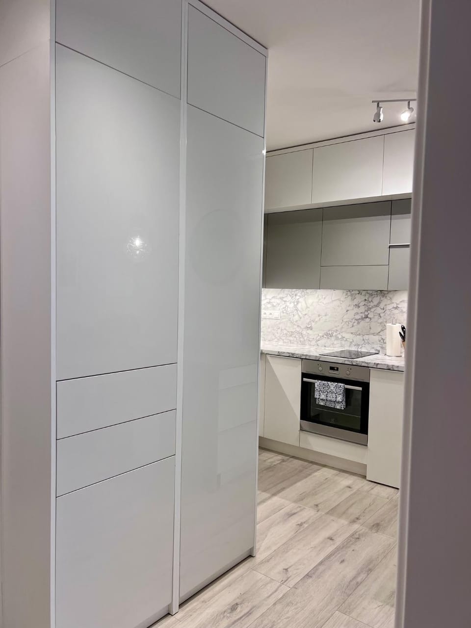 Kitchen or kitchenette, oven, stove