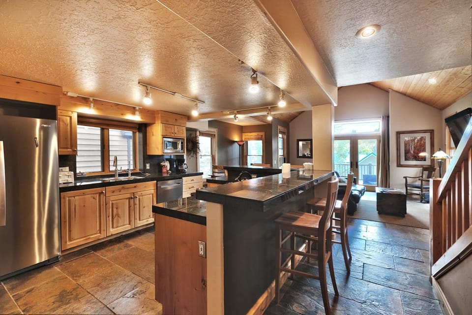 Historic Old Town Home, Walk to Main St - Larger Deck, Mountain Views and Private Hot Tub House in Park City