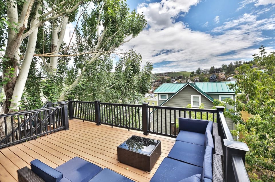 Historic Old Town Home, Walk to Main St - Larger Deck, Mountain Views and Private Hot Tub House in Park City