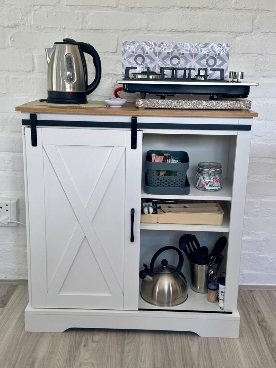 Coffee/tea facilities, stove