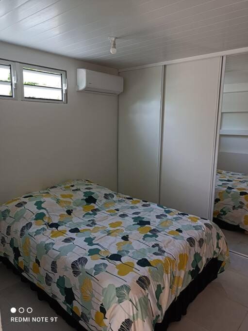 Bed, Photo of the whole room, Bedroom, wardrobe, air conditioner