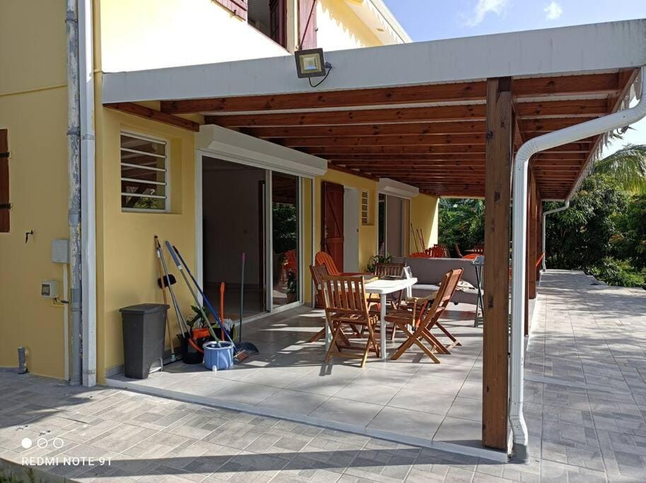 Property building, Patio, Day, Balcony/Terrace, Dining area